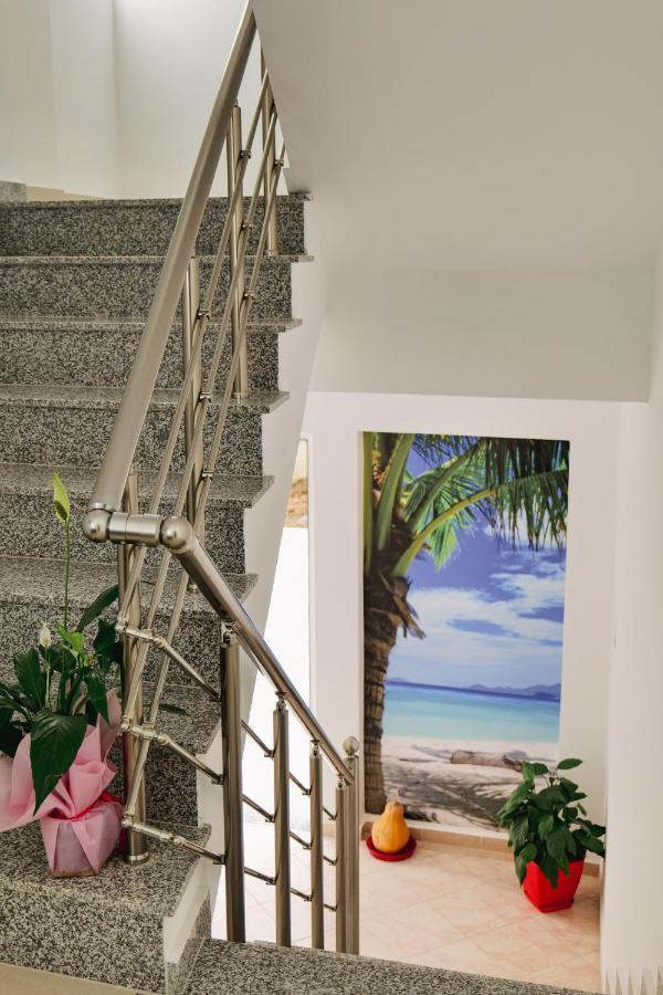 סרנדה Eden Suites & Apartments מראה חיצוני תמונה