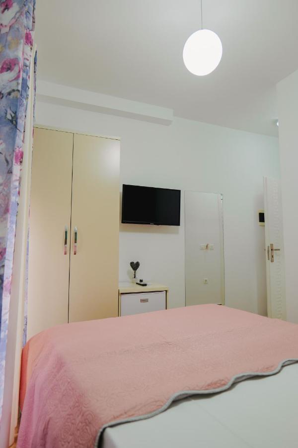 סרנדה Eden Suites & Apartments מראה חיצוני תמונה