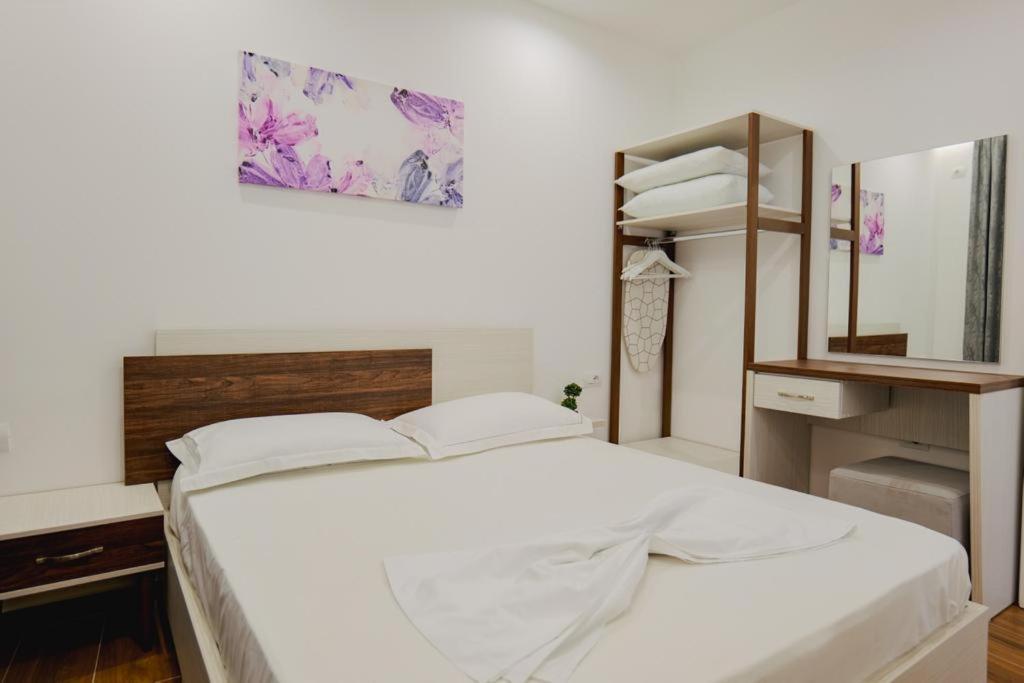 סרנדה Eden Suites & Apartments מראה חיצוני תמונה