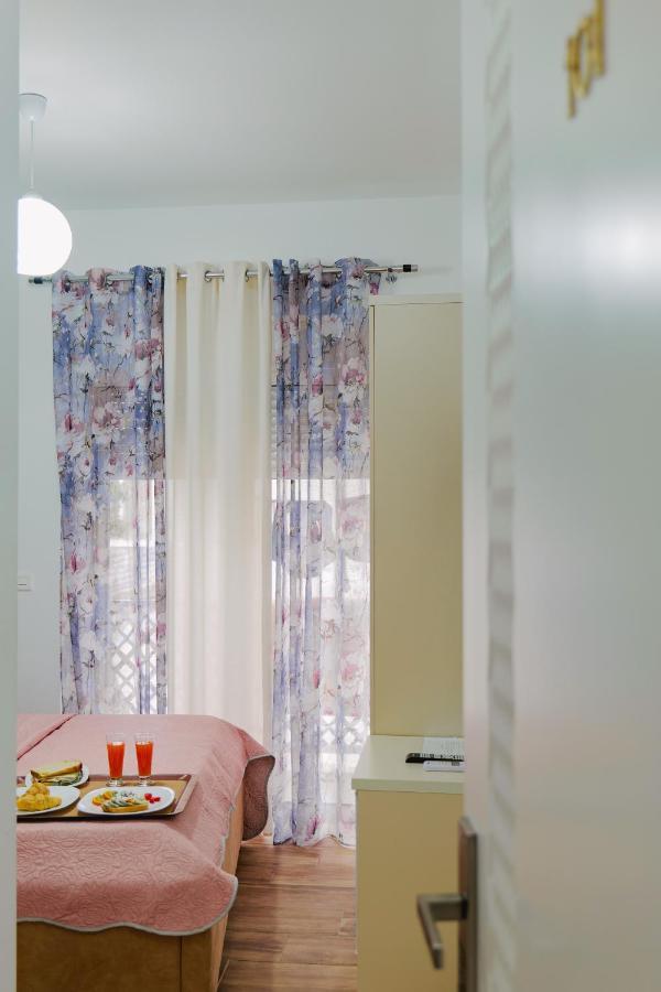 סרנדה Eden Suites & Apartments מראה חיצוני תמונה