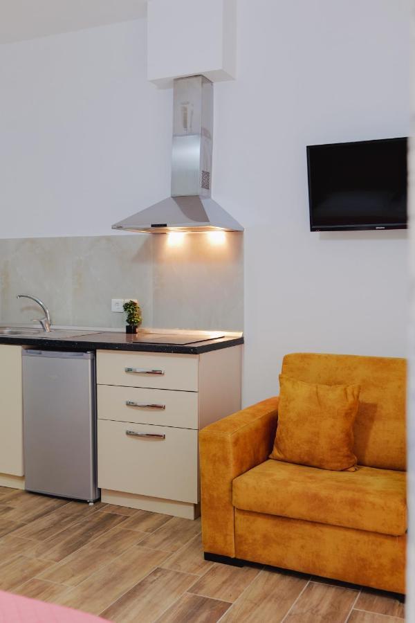 סרנדה Eden Suites & Apartments מראה חיצוני תמונה