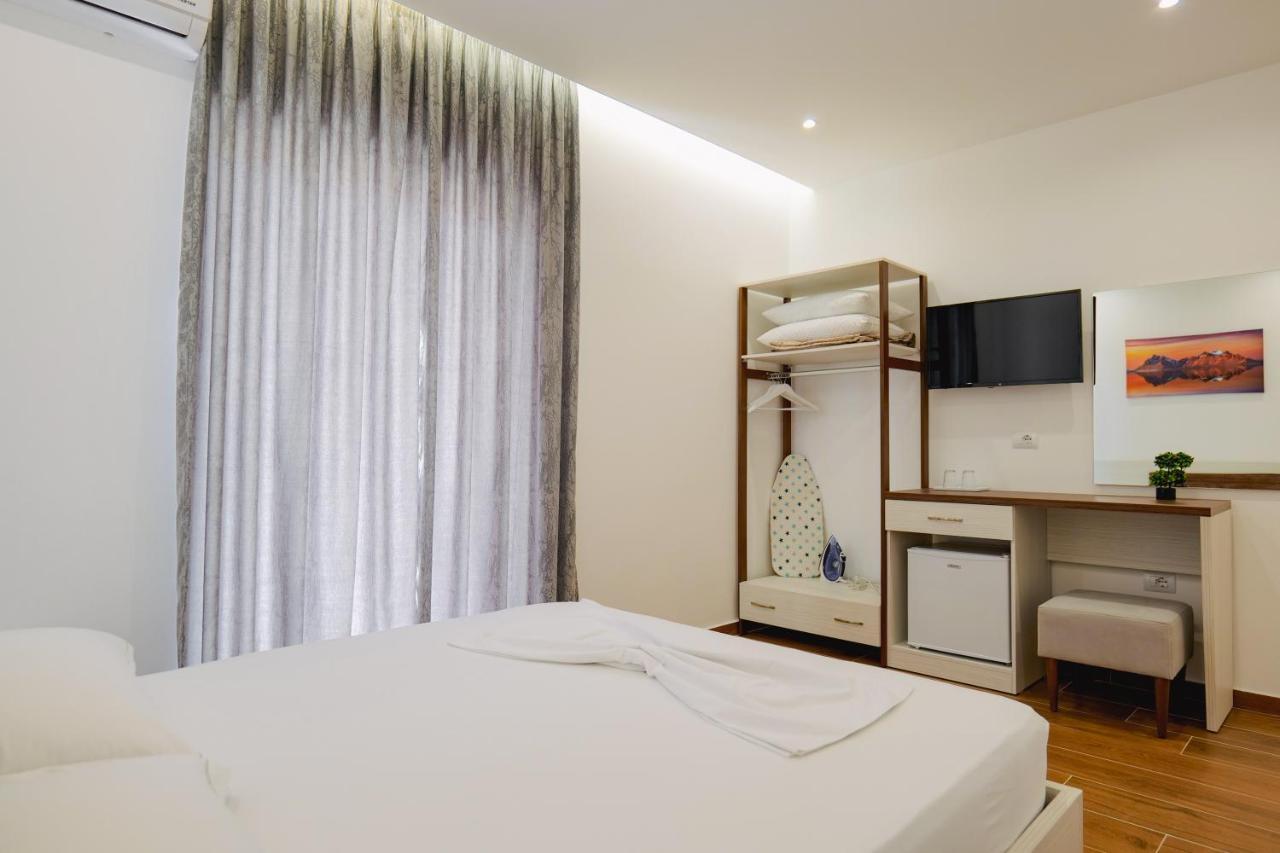 סרנדה Eden Suites & Apartments מראה חיצוני תמונה
