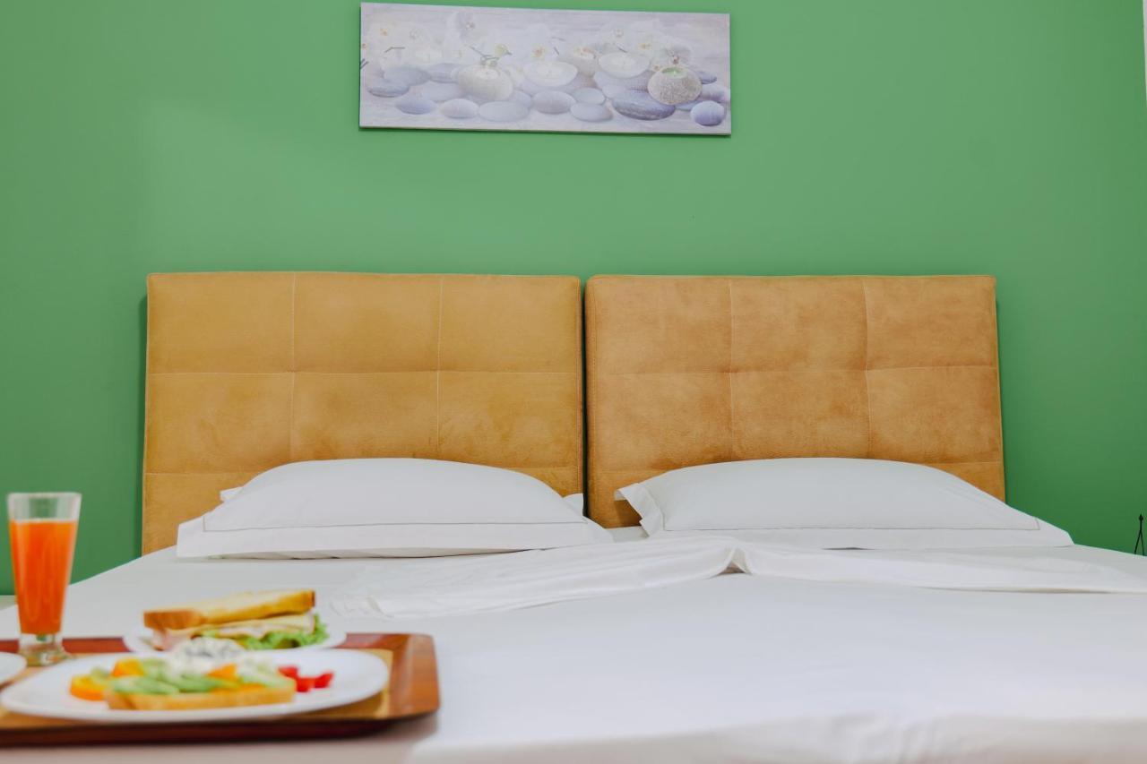 סרנדה Eden Suites & Apartments מראה חיצוני תמונה