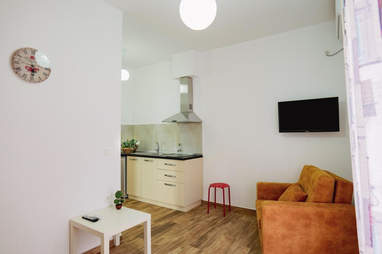 סרנדה Eden Suites & Apartments מראה חיצוני תמונה