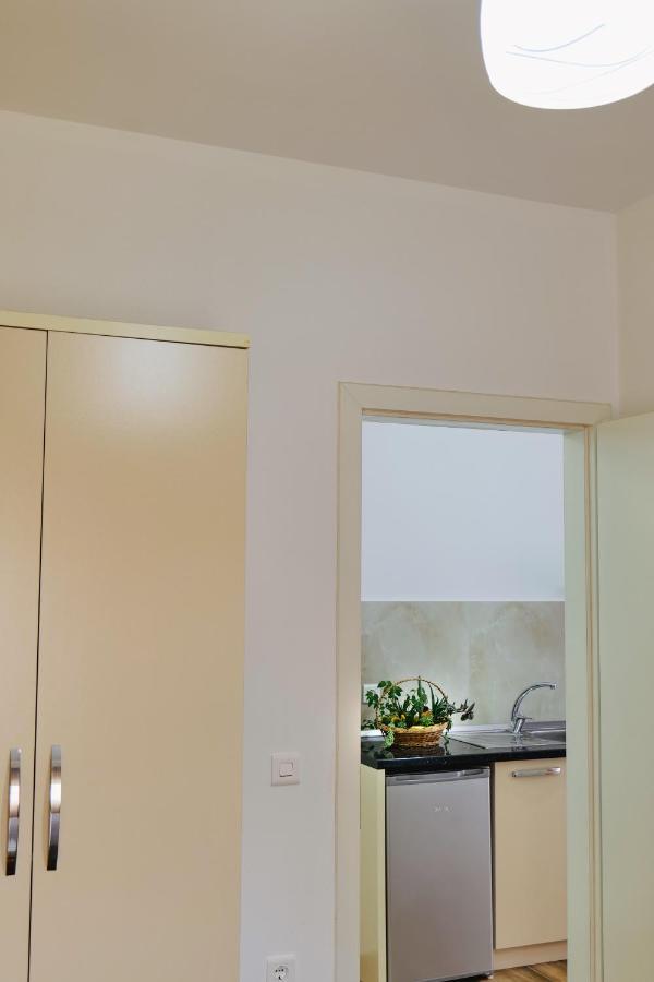 סרנדה Eden Suites & Apartments מראה חיצוני תמונה
