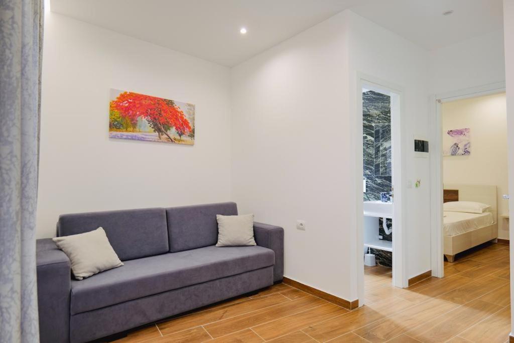 סרנדה Eden Suites & Apartments מראה חיצוני תמונה