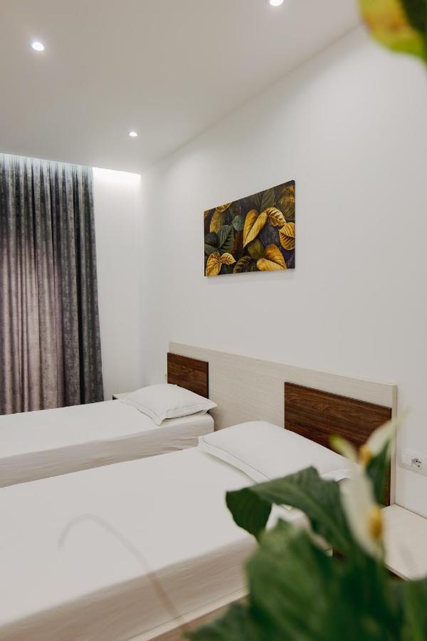 סרנדה Eden Suites & Apartments מראה חיצוני תמונה