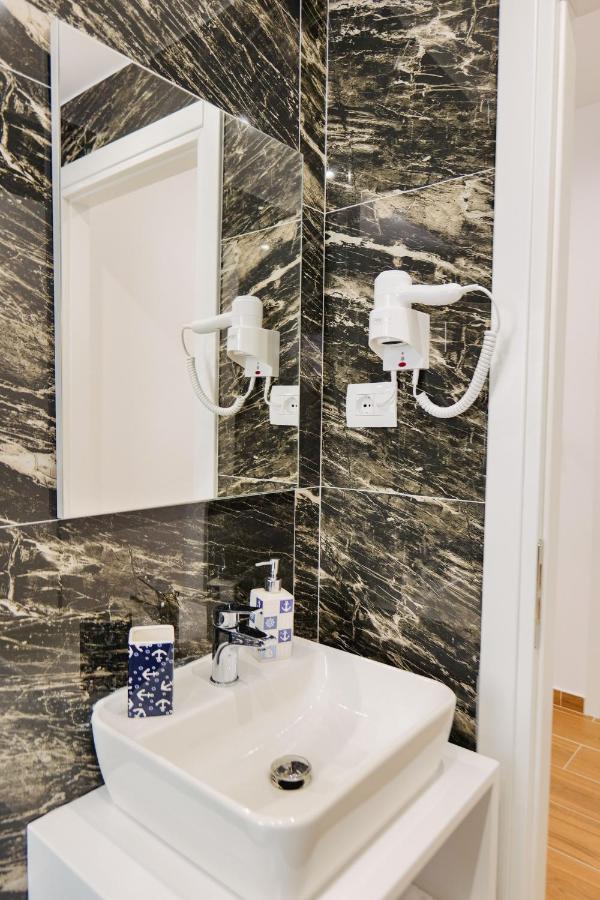 סרנדה Eden Suites & Apartments מראה חיצוני תמונה