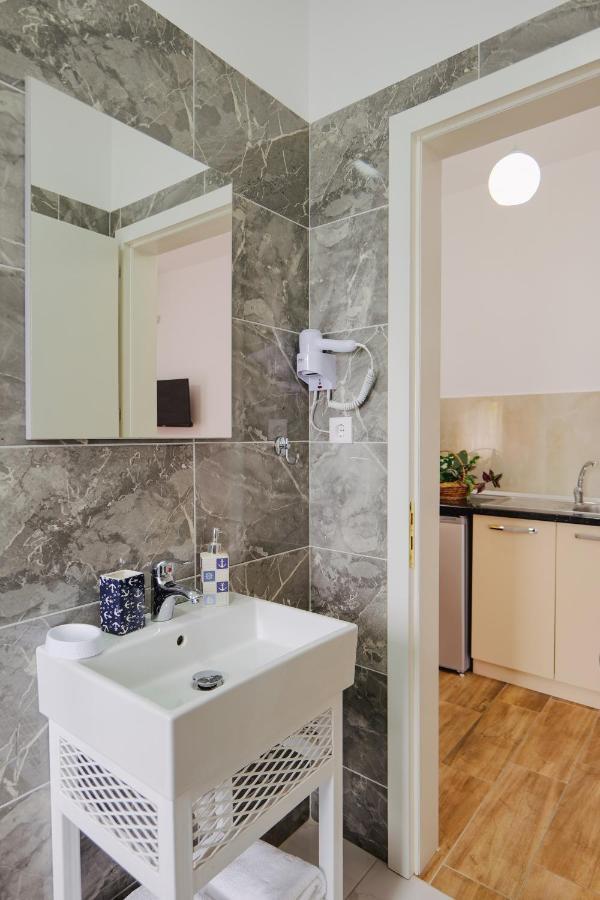 סרנדה Eden Suites & Apartments מראה חיצוני תמונה