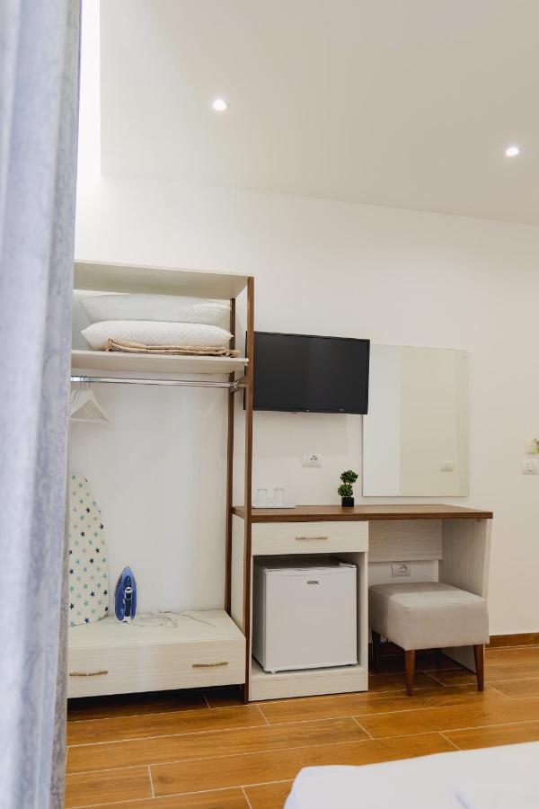 סרנדה Eden Suites & Apartments מראה חיצוני תמונה