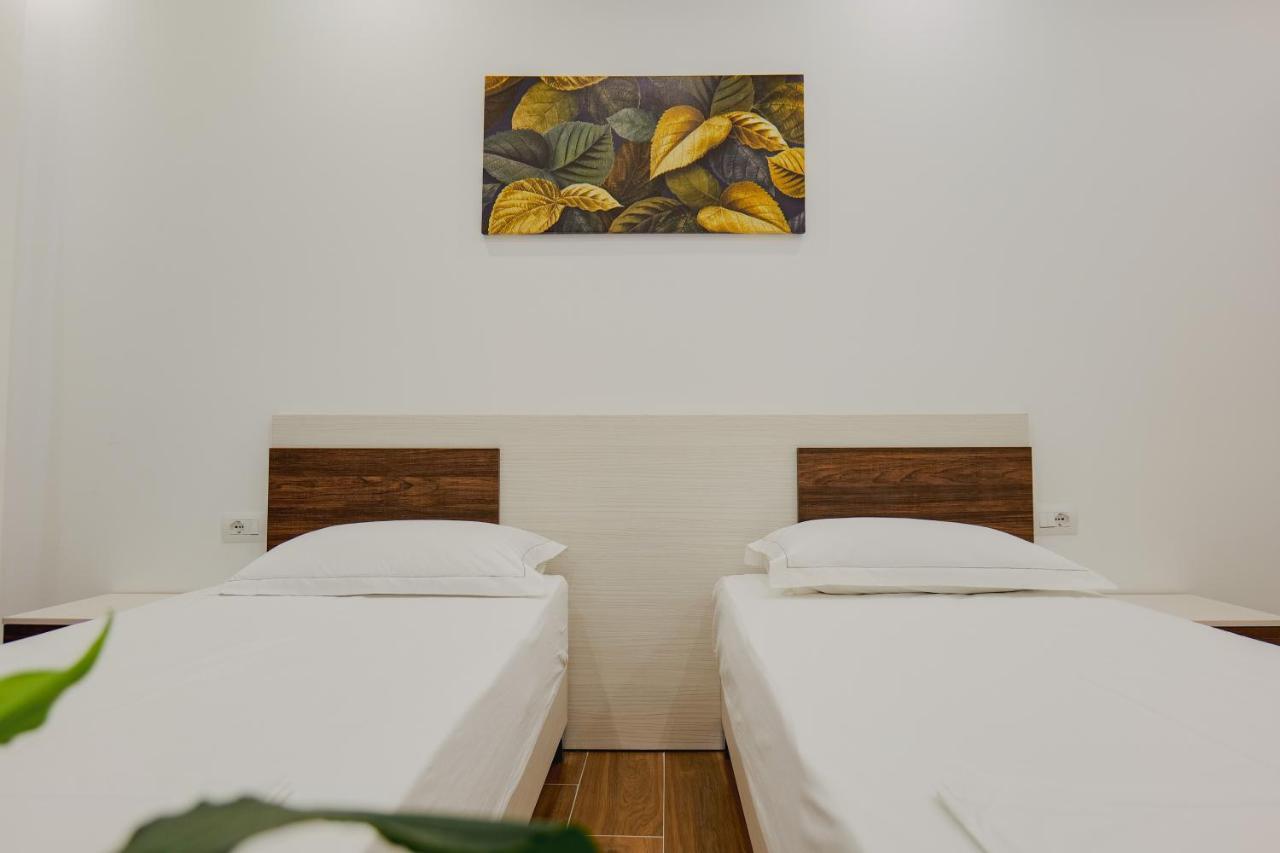 סרנדה Eden Suites & Apartments מראה חיצוני תמונה