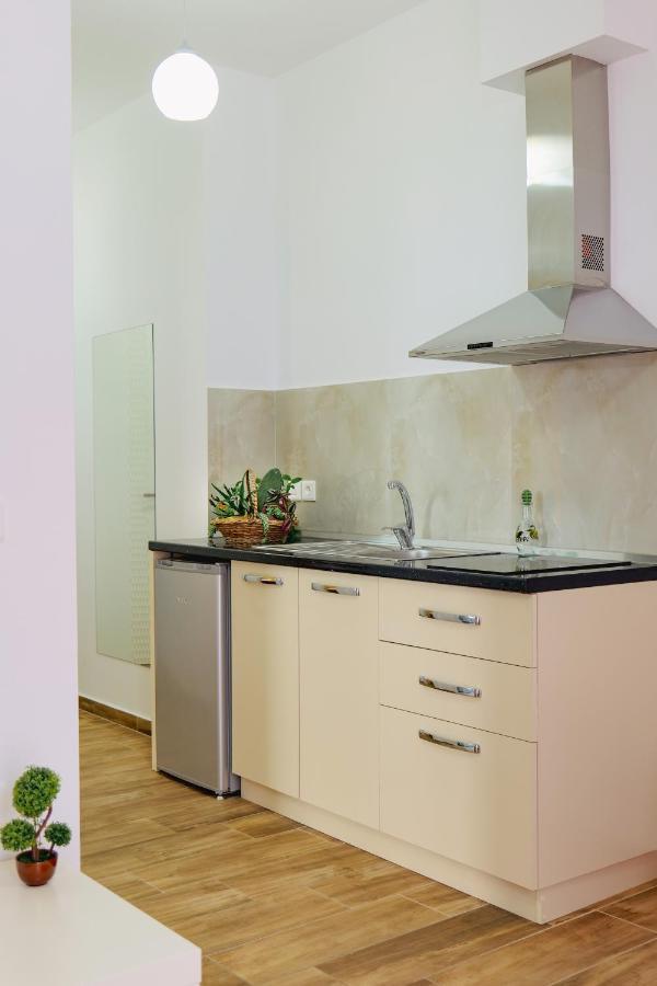 סרנדה Eden Suites & Apartments מראה חיצוני תמונה